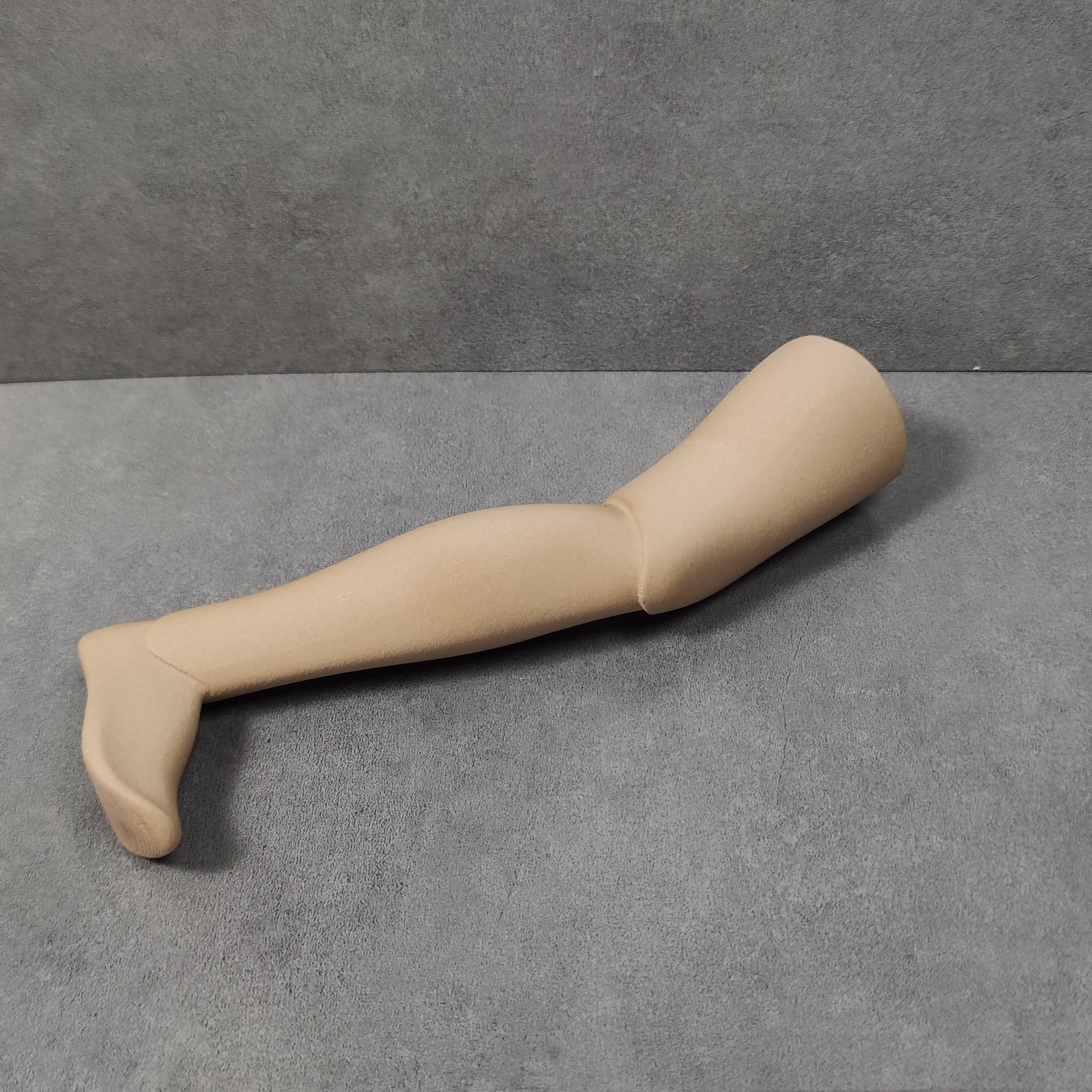 RIPRODUZIONE GARPEZ TRE UOMINI E UNA GAMBA